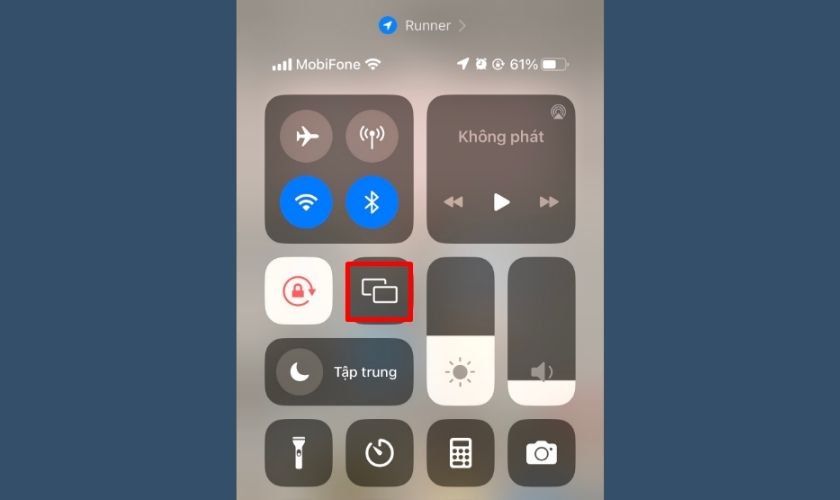 mở trung tâm điều khiển và chọn screen mirroring