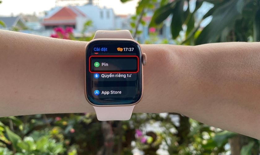 kiểm tra pin trước khi sạc apple watch