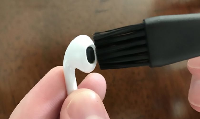 vệ sinh tai nghe airpods