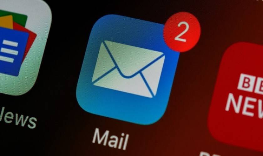 tại sao nên tạo email trên điện thoại