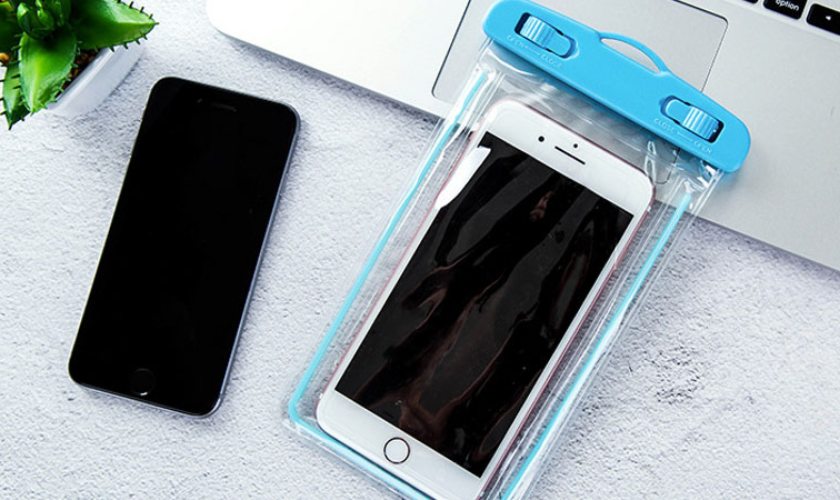 Mẹo bảo vệ điện thoại tránh bị vào nước trong mùa mưa