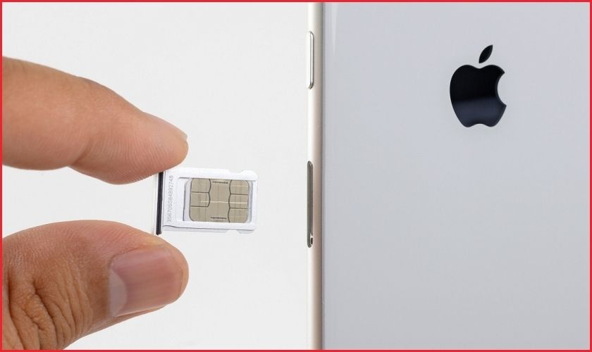 Dùng SIM để kiểm tra iPhone Lock và quốc tế khác nhau thế nào