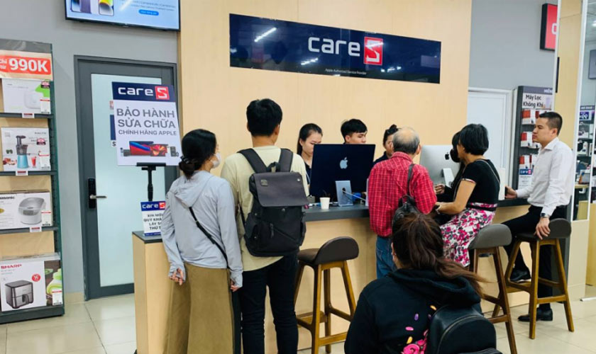 quy trình thay màn hình iPhone 15 tại CareS