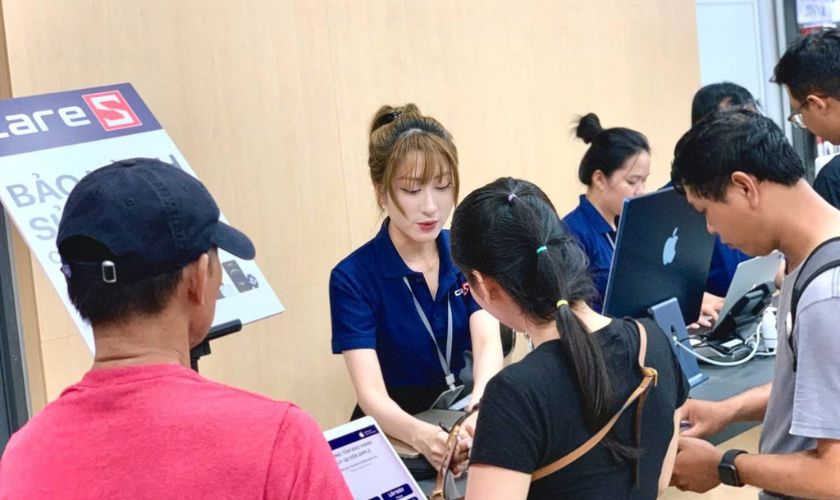 Bảng giá thay màn hình iPhone 15 Plus chính hãng Apple tại CareS