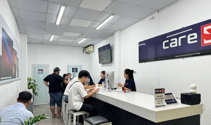 kiểm tra và thay màn hình iPhone 15 Plus chính hãng