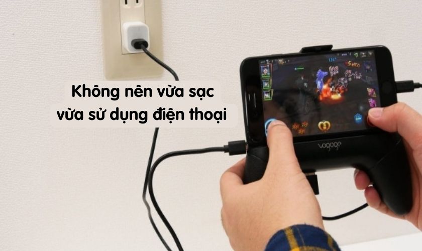 Vừa sạc iPhone vừa sử dụng với cường độ cao