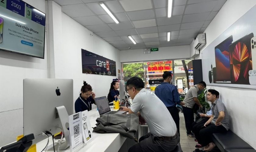Dịch Vụ Sửa Chữa, Thay Camera Trước iPhone 15 Pro Uy Tín Của CareS