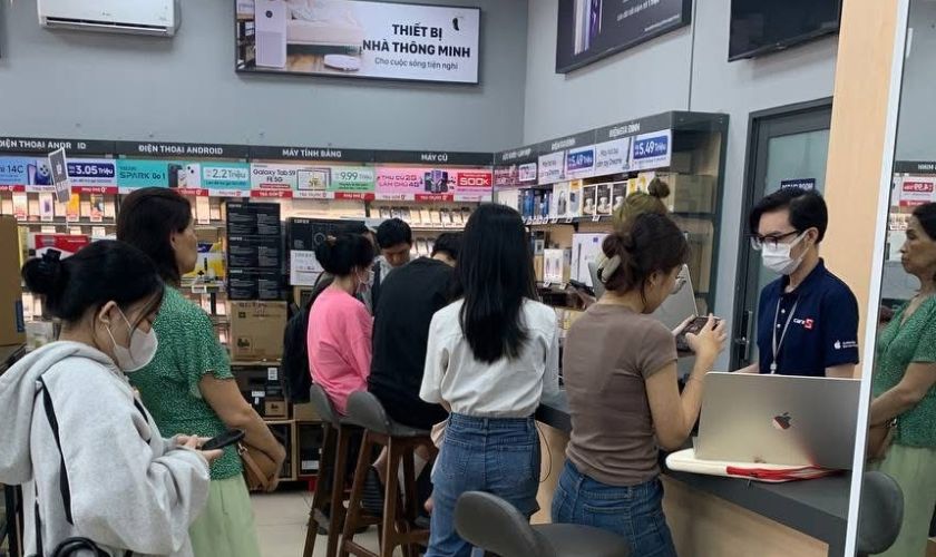 Dịch vụ thay loa ngoài iPhone 11 chính hãng, uy tín tại CareS