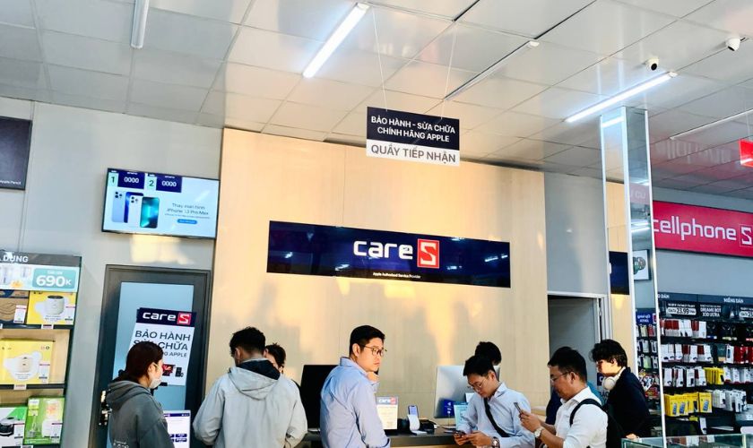 Dịch vụ thay loa ngoài iPhone 13 mini chính hãng, giá tốt tại CareS