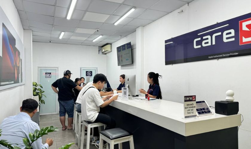 Dịch vụ thay pin MacBook Pro 2020 13 inch 2 TBT3 chính hãng Apple tại CareS