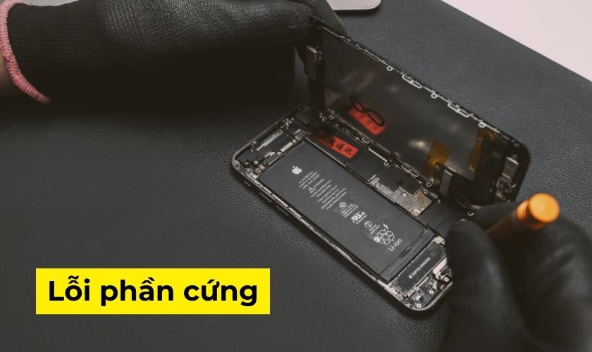 iPhone lên táo rồi tắt liên tục do lỗi phần cứng