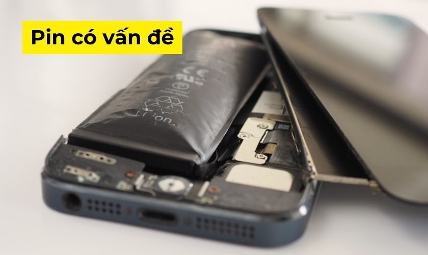 Pin có vấn đề khiến iPhone lên táo rồi tắt liên tục