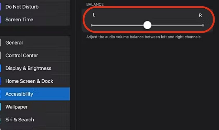 Kéo xuống mục Cân bằng (Balance) và điều chỉnh âm lượng của hai bên tai nghe