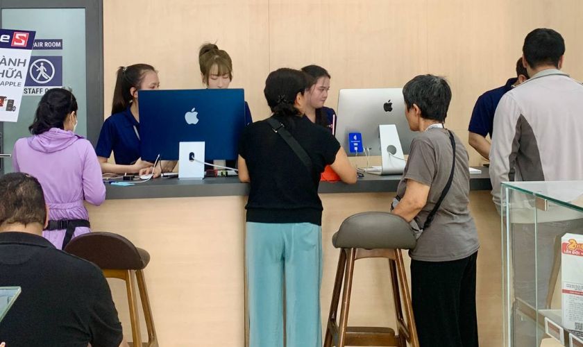 Quy trình thay Camera sau iPhone 15 Plus chuyên nghiệp tại CareS