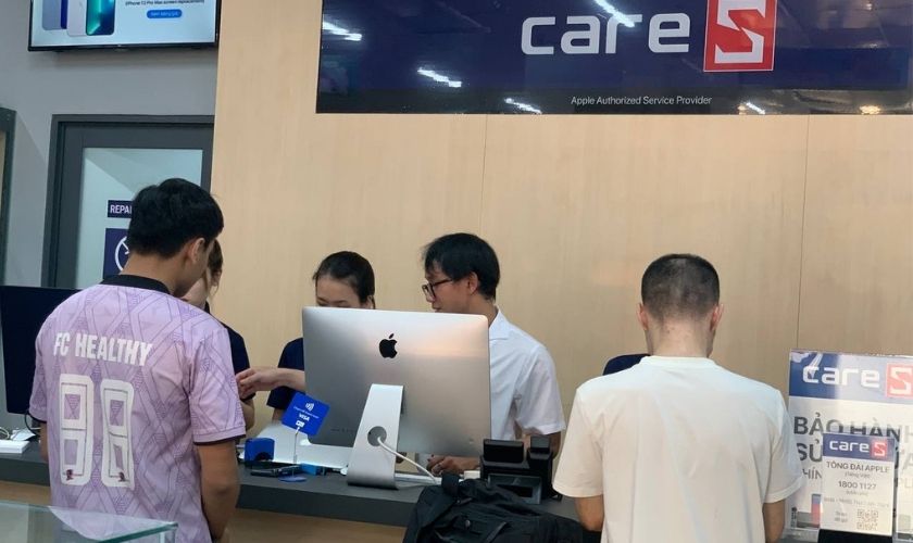 Thay kính lưng iPhone 15 Pro chính hãng giá bao nhiêu tiền