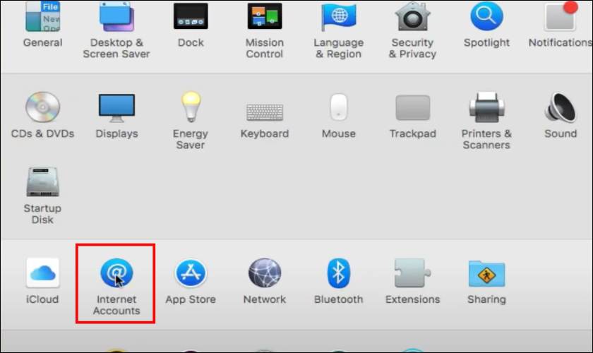 Bạn nhấn vào mục Internet Accounts