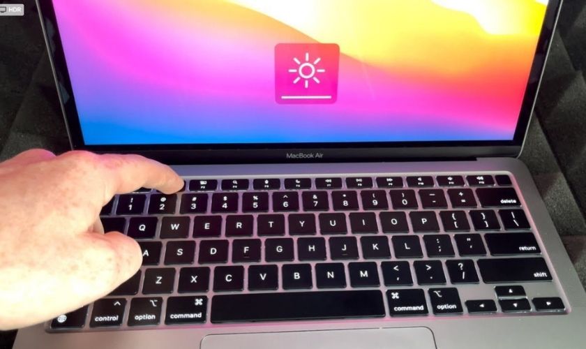 Cách sử dụng và bảo vệ màn hình MacBook không bị ám xanh