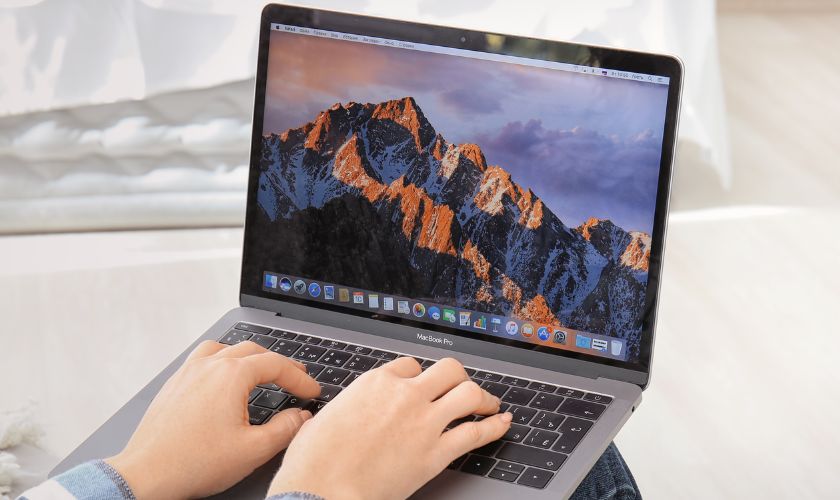 Khởi động lại Macbook