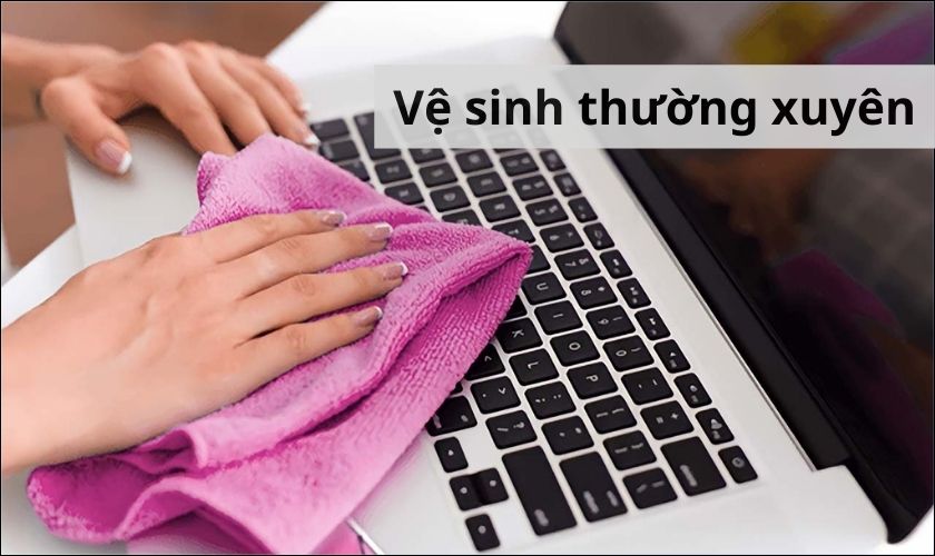 Vệ sinh màn hình thường xuyên