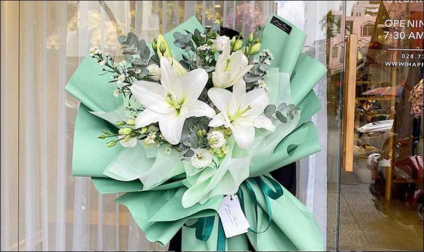 Hoa ly sự tinh khiết và cao quý màu trắng