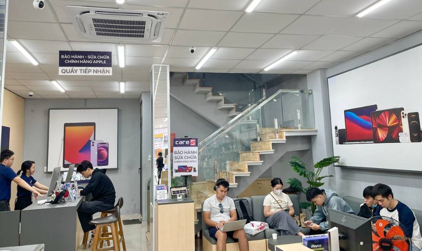 Pin thay mới chính hãng tại CareS kèm bảo hành