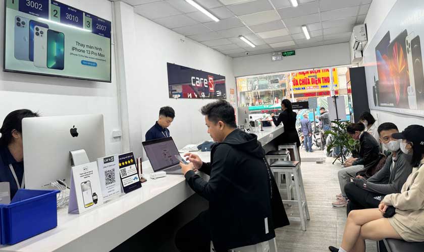 thay kính lưng tại CareS