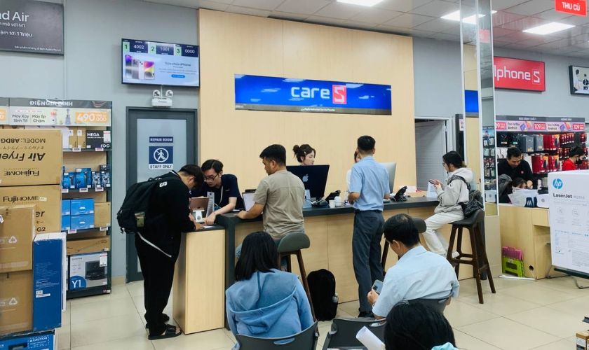 Quy Trình Thay bo mạch chủ iPhone 16 Pro Chuyên Nghiệp Tại CareS