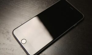 Khắc phục màn hình iPhone tối đen nhưng vẫn có tiếng dễ dàng