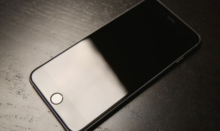 màn hình iphone tối đen nhưng vẫn có tiếng