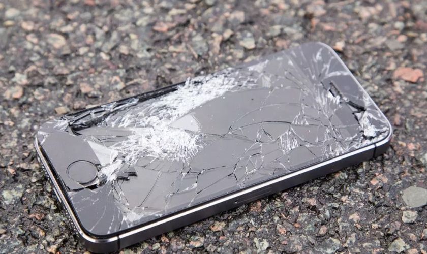 Nguyên nhân khiến màn hình iPhone tối đen nhưng vẫn có tiếng