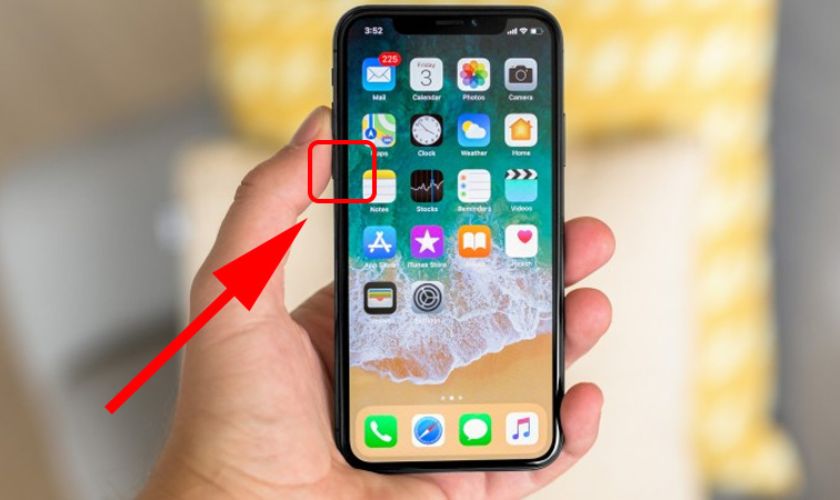 Nhấn và thả nhanh nút Giảm âm lượng