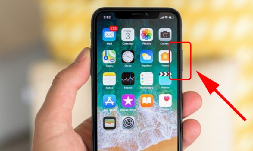 Nhấn và giữ nút Nguồn (Side Button)