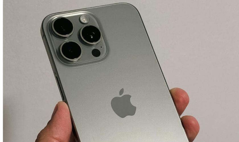 Một số lưu ý khi chia sẻ pin từ iPhone này sang iPhone khác