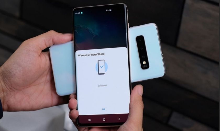 Các thiết bị có tính năng chia sẻ pin tương tự iPhone