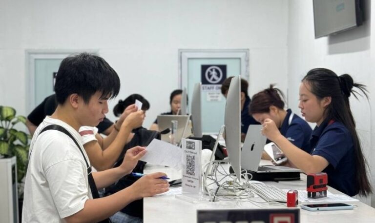 Điện thoại bị hở màn hình sửa bao nhiêu tiền