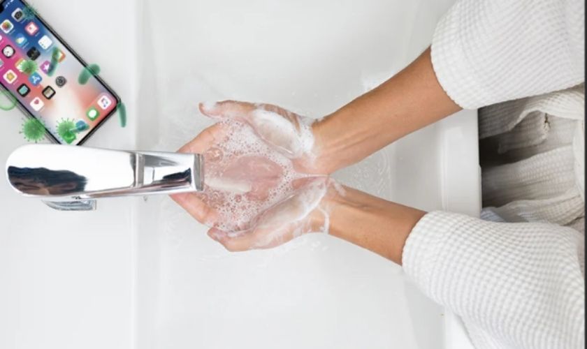 Cách bảo vệ khả năng chống nước của iPhone 12 lâu dài