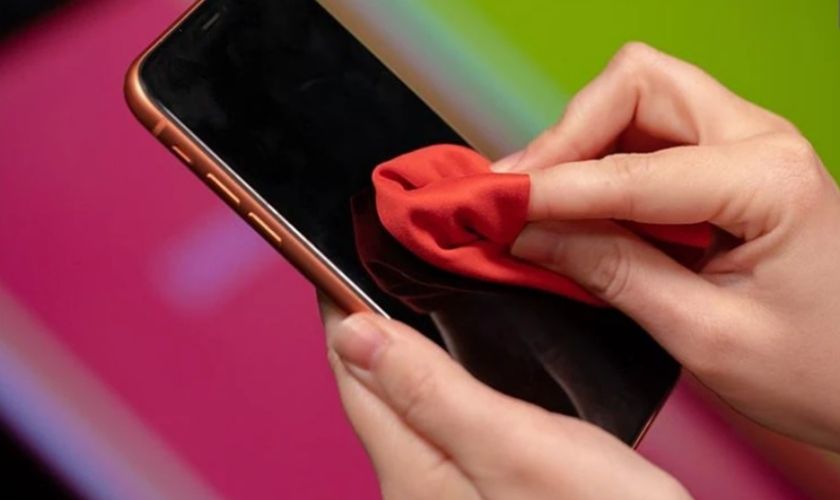 Cách xử lý khi iPhone 12 bị vào nước