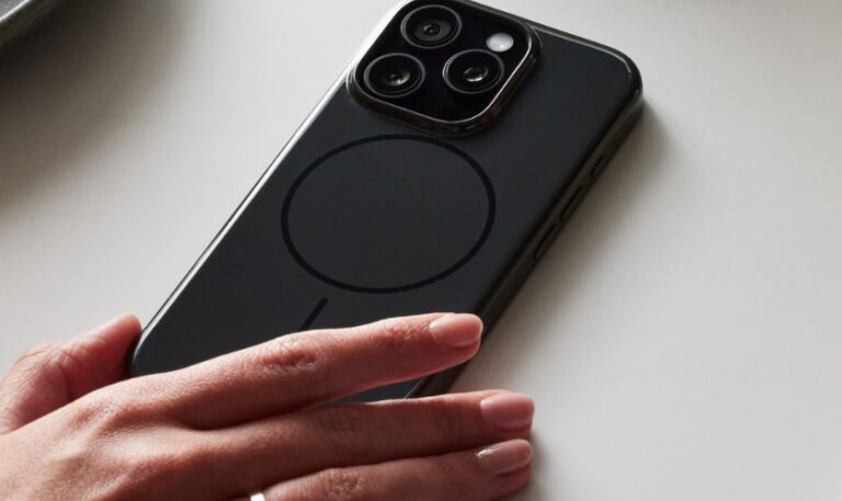 mặt lưng iphone bị đốm