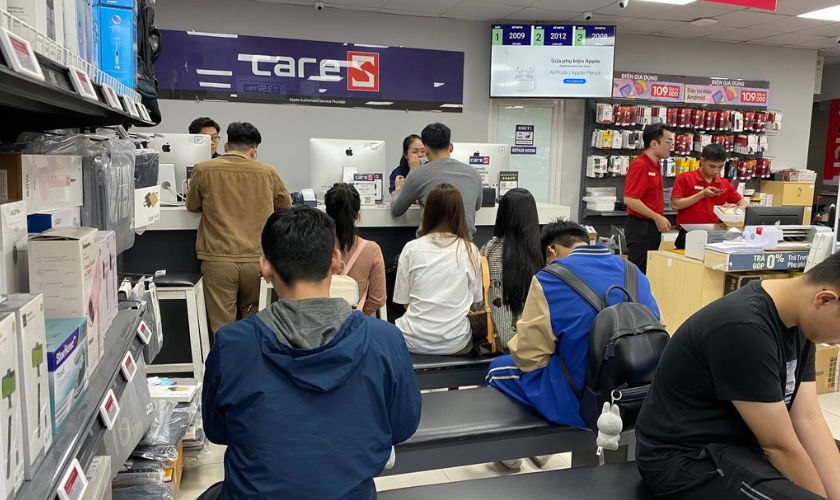 Giá thay iPhone bị sập nguồn chính hãng bao nhiêu