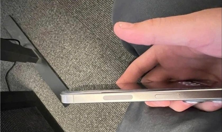 Pin bị phồng, đội màn hình trên iPhone