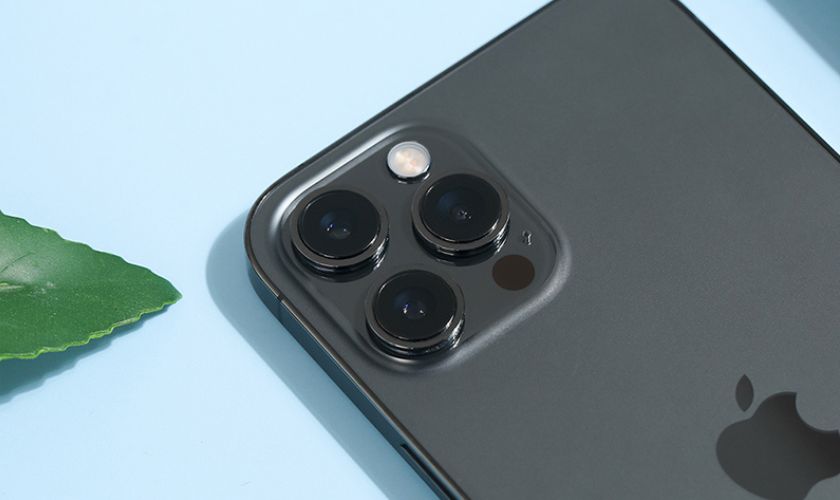 Pin iPhone 12 Pro Max bị tụt nhanh, nóng máy