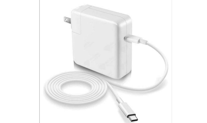 Có thể vệ sinh bộ sạc Macbook để tránh ảnh hưởng đến nút nguồn