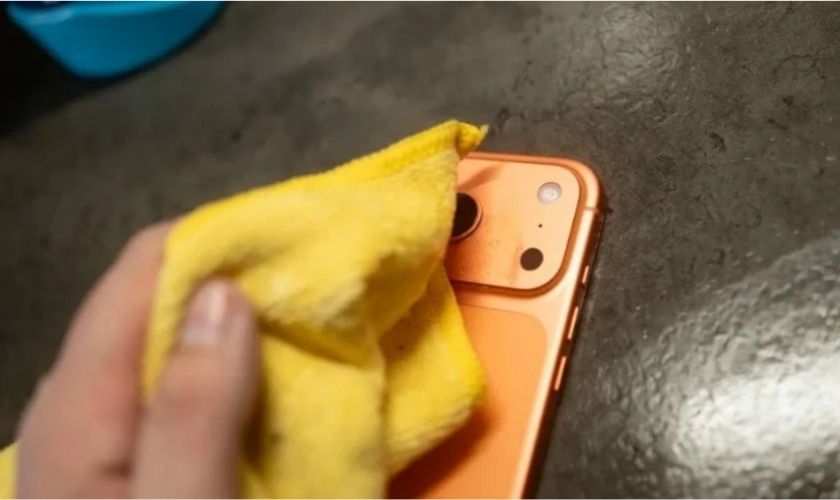 Vì sao iPhone 17 Pro Max bị tróc sơn