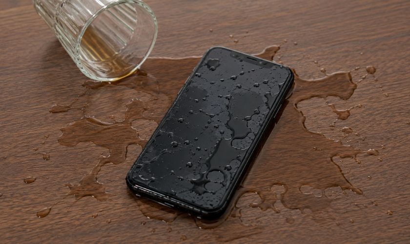 Nguyên nhân iPhone 11 không lên màn hình nhưng vẫn có tiếng