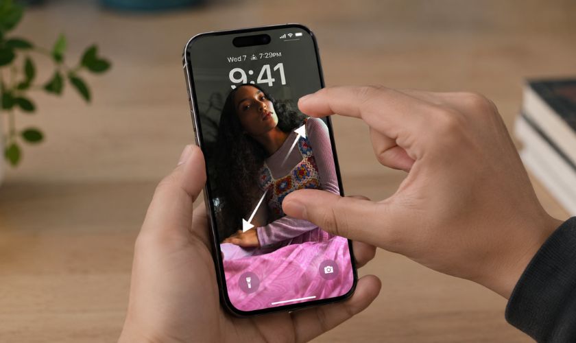 iPhone 14 Pro Max bị phóng to màn hình là hiện tượng gì