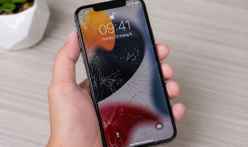 iphone bị nứt mặt kính