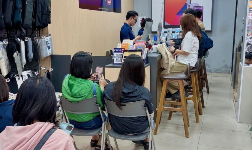 Khi nào cần thay màn hình iPhone 13 Pro Max bị liệt cảm ứng
