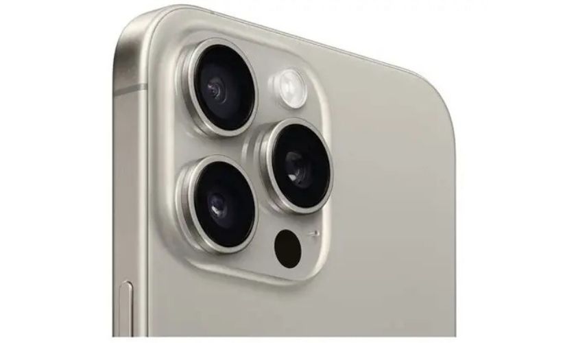 Vì sao iPhone 15 Pro Max chụp ảnh có thể tối hơn mắt thường nhìn thấy