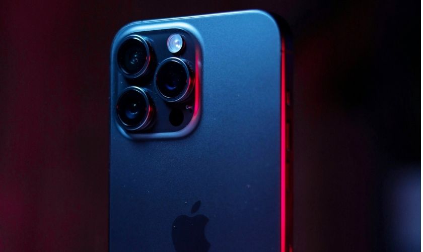 iPhone 16 Pro Max nóng ở khu vực camera