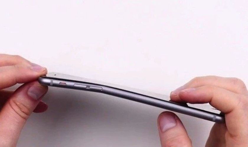 iPhone bị cong vênh vỏ có nguy hiểm không